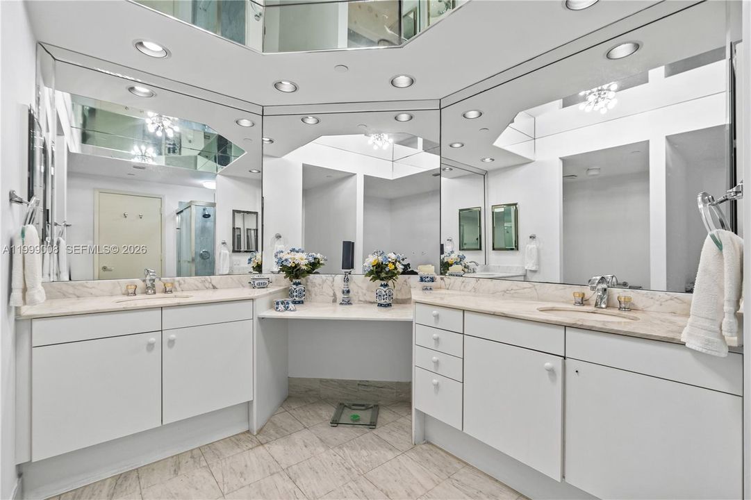 En Venta: $1,195,000 (2 camas, 2 baños, 2240 Pies cuadrados)