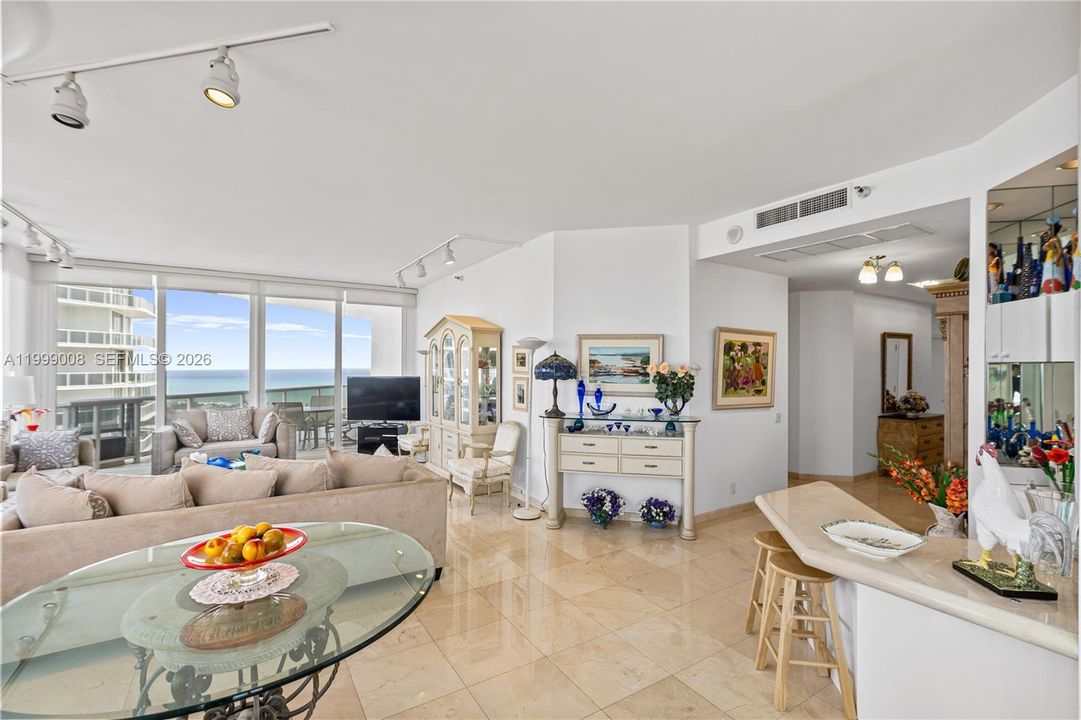 En Venta: $1,195,000 (2 camas, 2 baños, 2240 Pies cuadrados)
