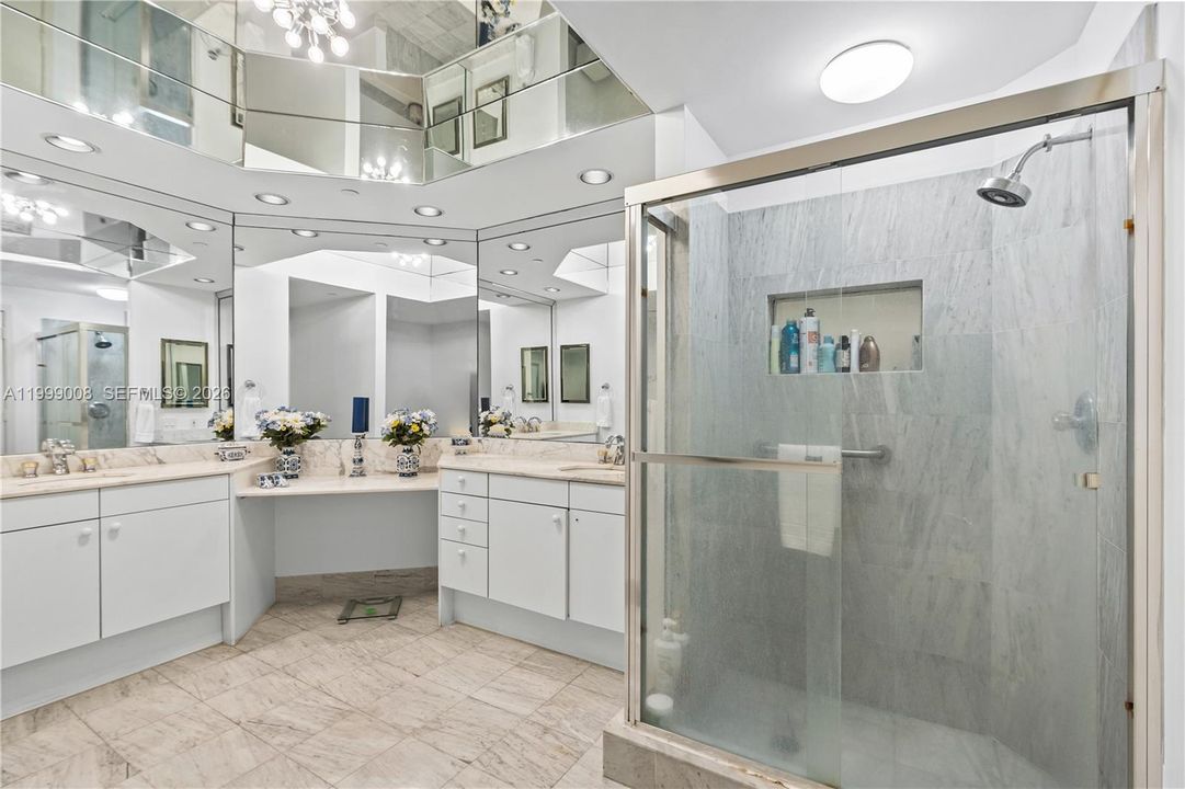 En Venta: $1,195,000 (2 camas, 2 baños, 2240 Pies cuadrados)