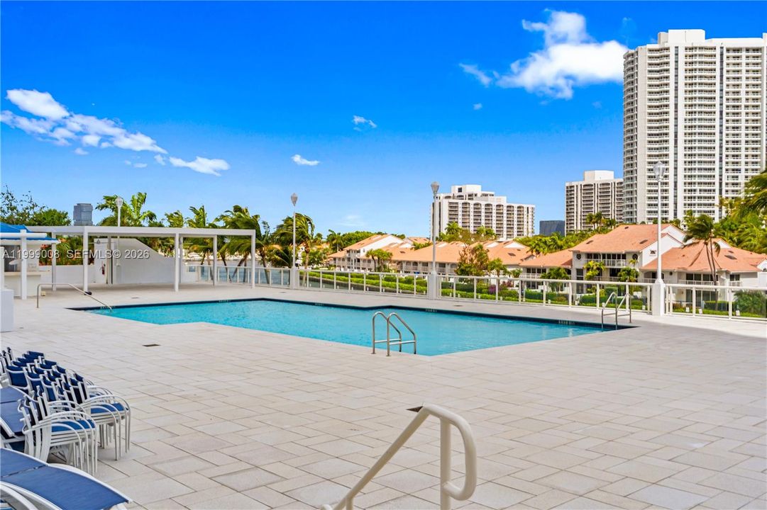 En Venta: $1,195,000 (2 camas, 2 baños, 2240 Pies cuadrados)