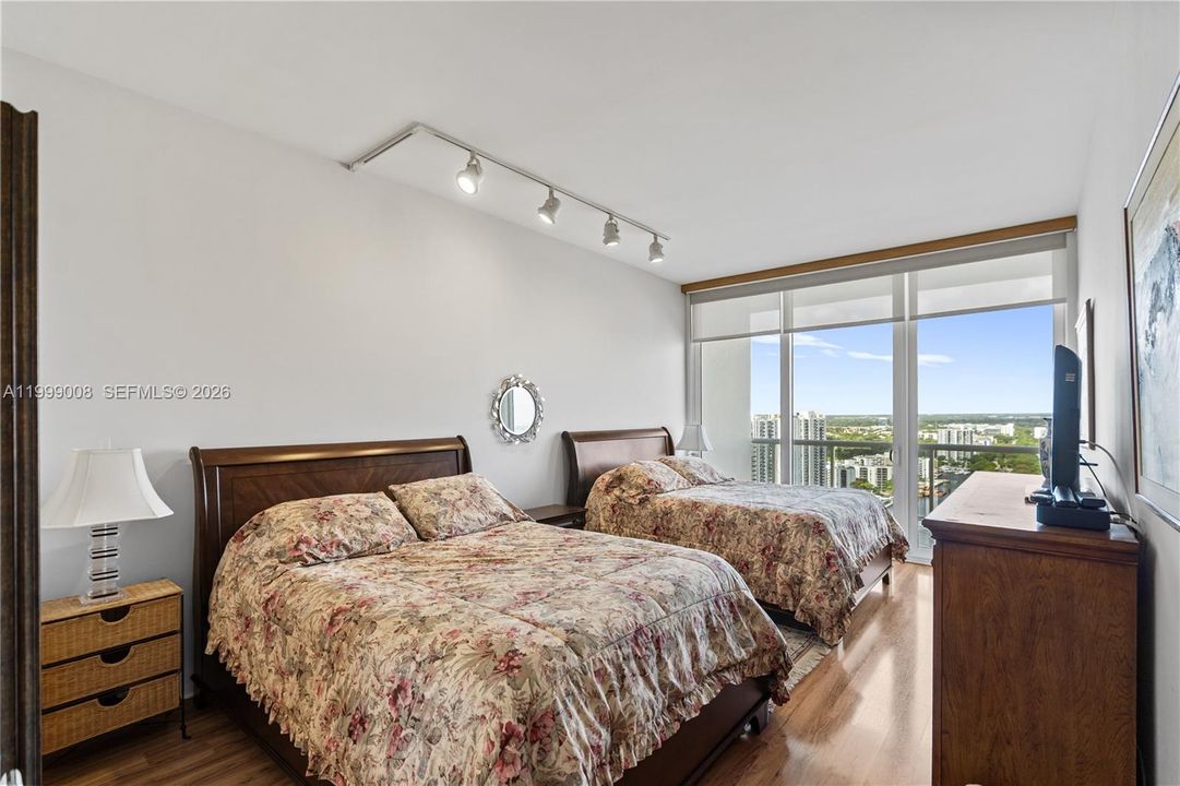 En Venta: $1,195,000 (2 camas, 2 baños, 2240 Pies cuadrados)