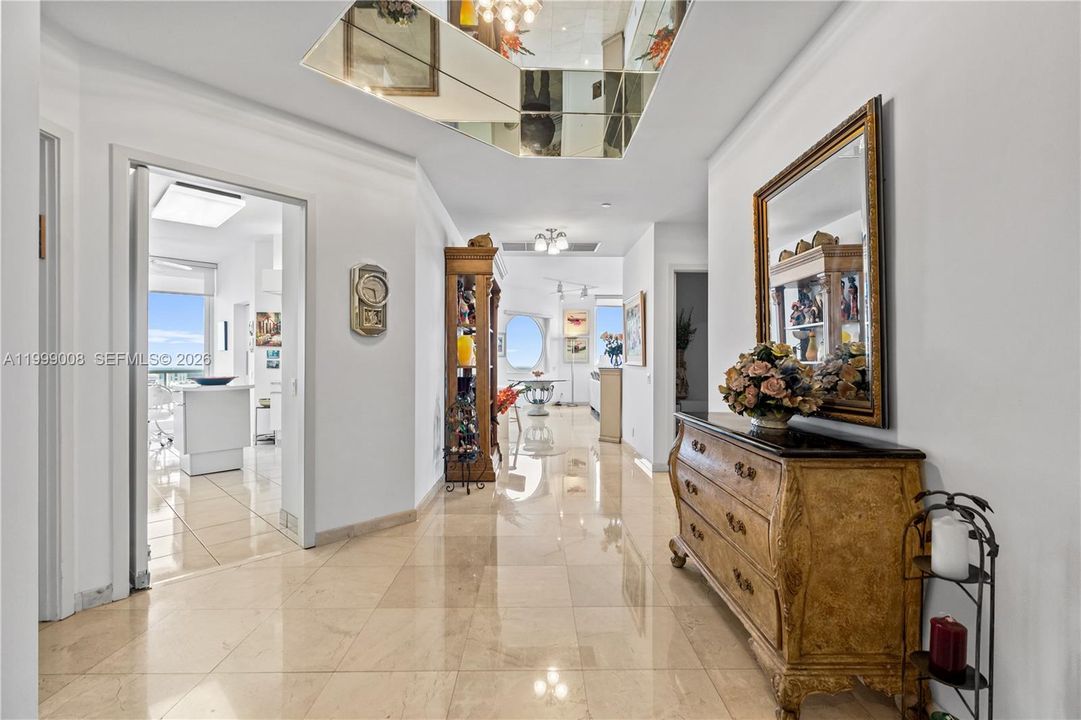 En Venta: $1,195,000 (2 camas, 2 baños, 2240 Pies cuadrados)
