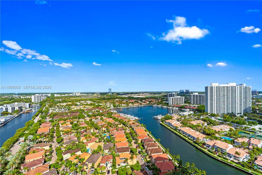 En Venta: $1,195,000 (2 camas, 2 baños, 2240 Pies cuadrados)