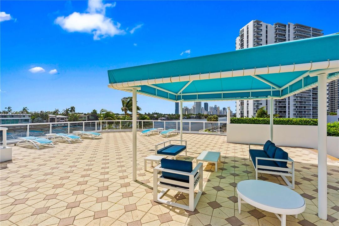 En Venta: $1,195,000 (2 camas, 2 baños, 2240 Pies cuadrados)
