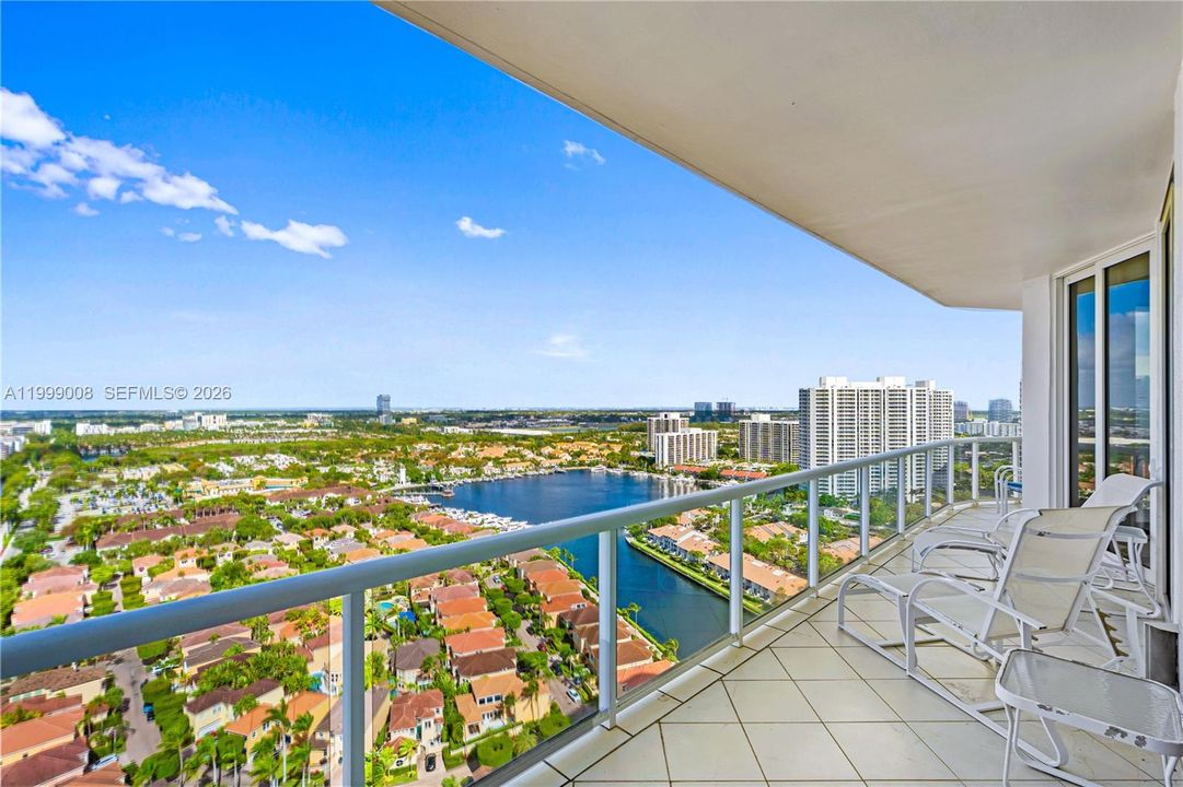 En Venta: $1,195,000 (2 camas, 2 baños, 2240 Pies cuadrados)