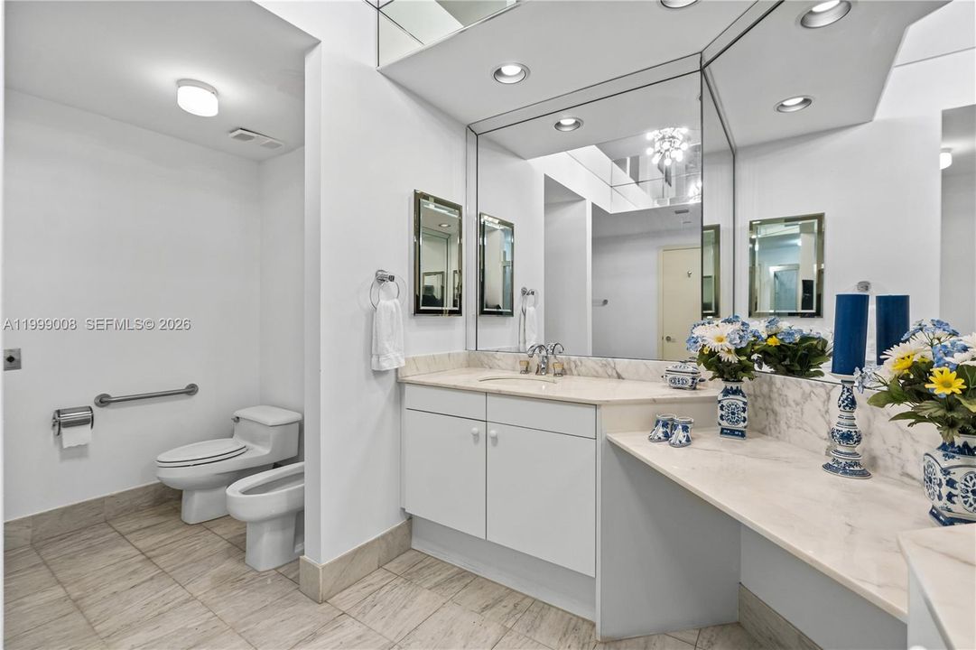 En Venta: $1,195,000 (2 camas, 2 baños, 2240 Pies cuadrados)