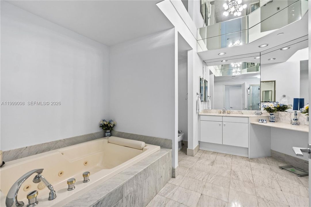 En Venta: $1,195,000 (2 camas, 2 baños, 2240 Pies cuadrados)