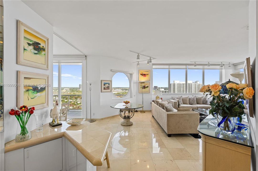 En Venta: $1,195,000 (2 camas, 2 baños, 2240 Pies cuadrados)