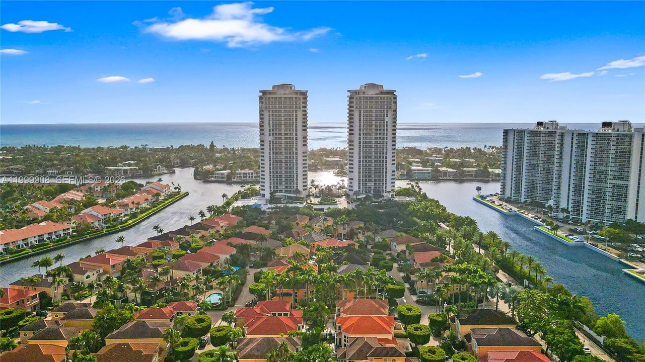 En Venta: $1,195,000 (2 camas, 2 baños, 2240 Pies cuadrados)