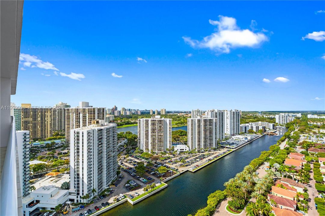 En Venta: $1,195,000 (2 camas, 2 baños, 2240 Pies cuadrados)