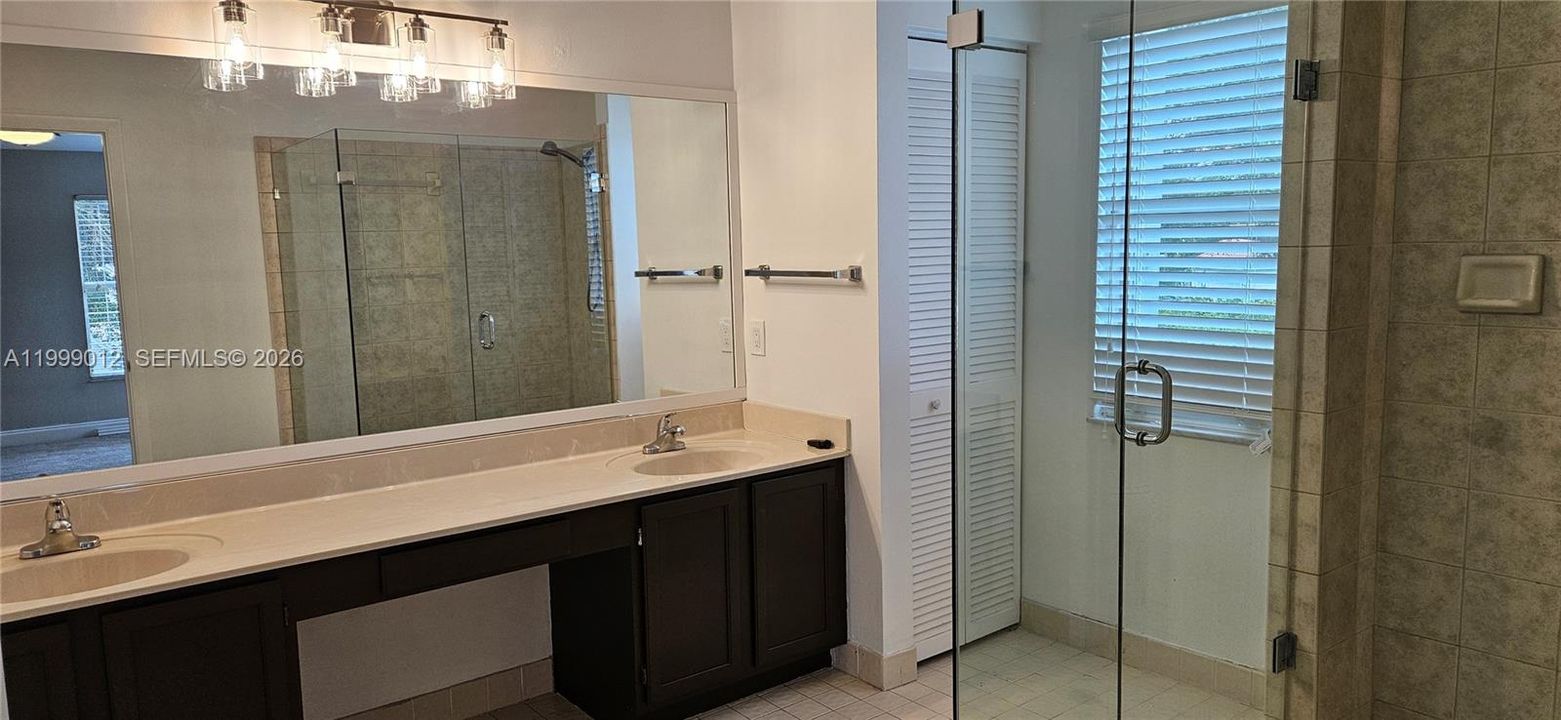 В аренду: $4,050 (4 спален, 2 ванн, 2310 Квадратных фут)
