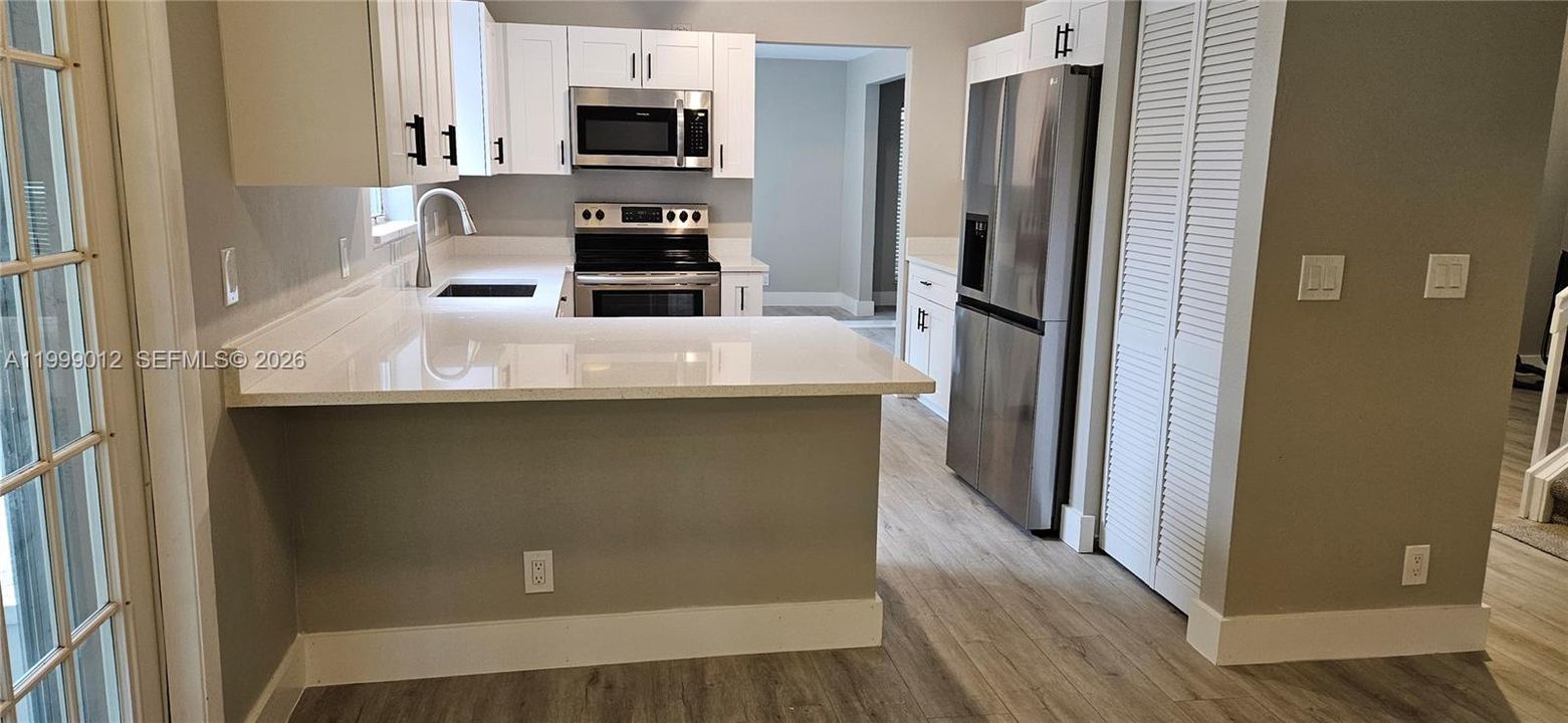 В аренду: $4,050 (4 спален, 2 ванн, 2310 Квадратных фут)