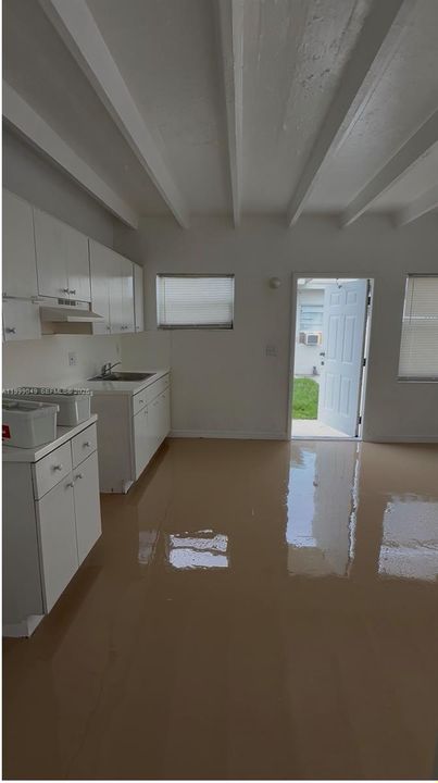 En Renta: $1,350 (1 camas, 1 baños, 2542 Pies cuadrados)