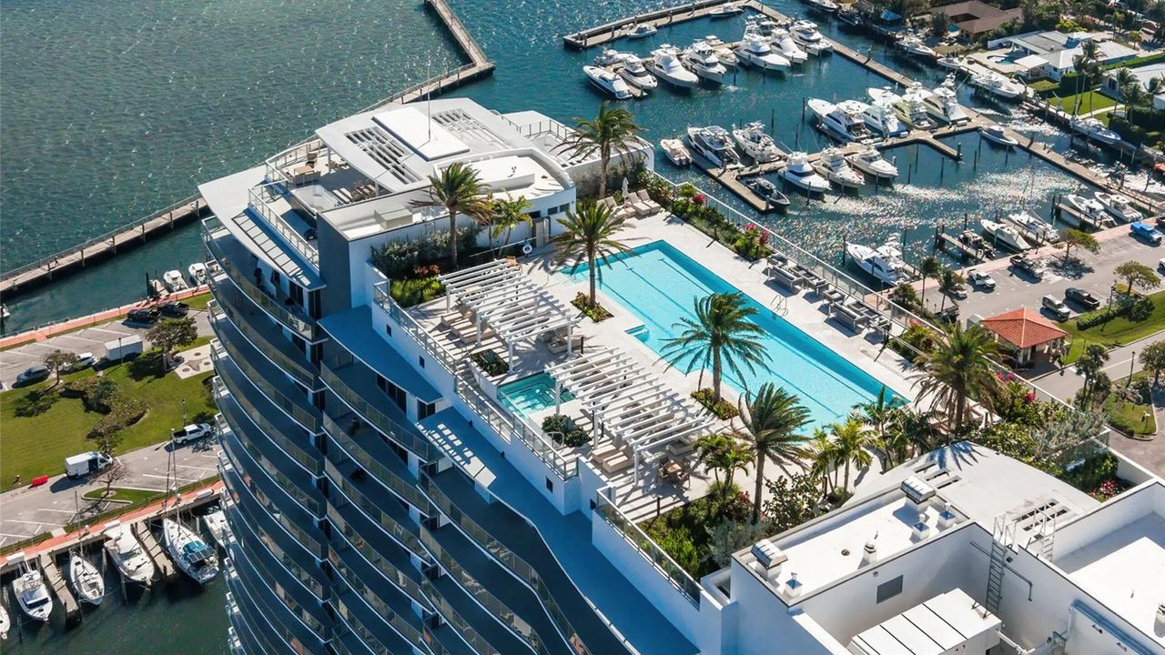ROOFTOP POOL