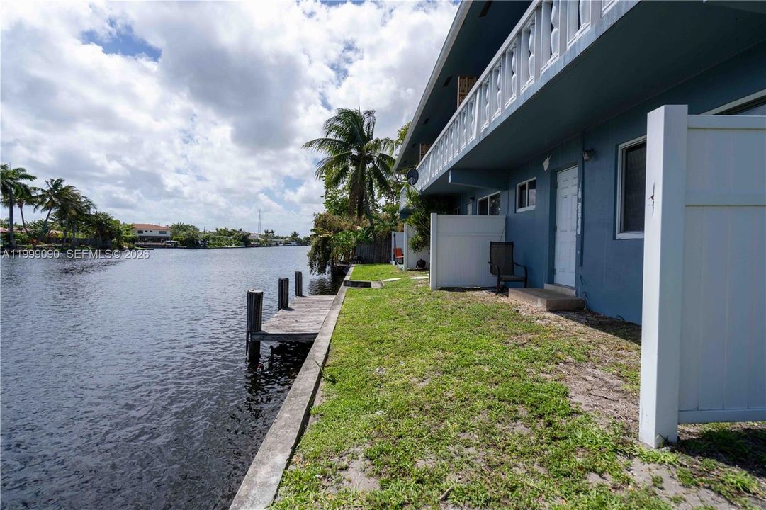 Active With Contract: $1,300 (0 beds, 1 baths, 300 Square Feet)
