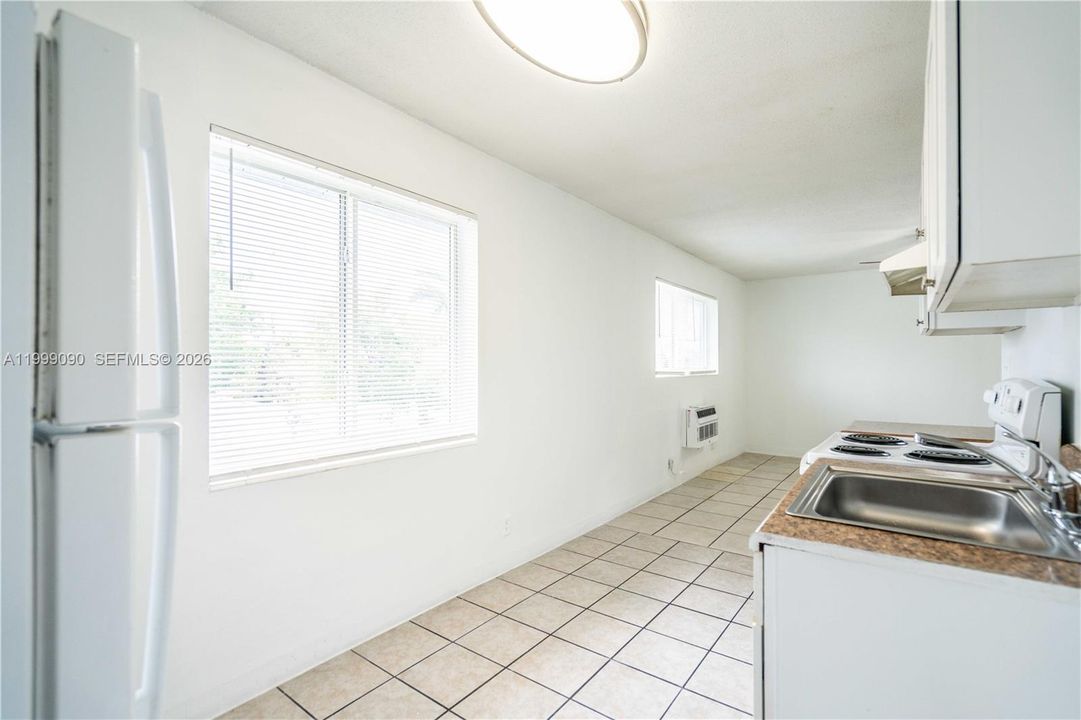 Active With Contract: $1,300 (0 beds, 1 baths, 300 Square Feet)
