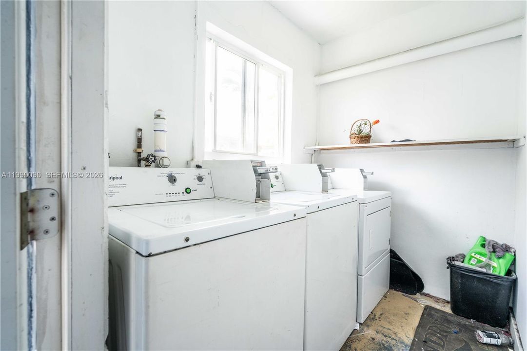 Active With Contract: $1,300 (0 beds, 1 baths, 300 Square Feet)