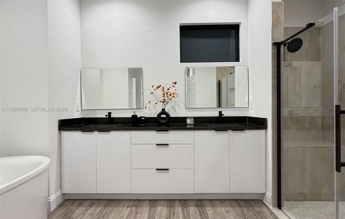 For Sale: $350,000 (3 beds, 2 baths, 1638 Square Feet)