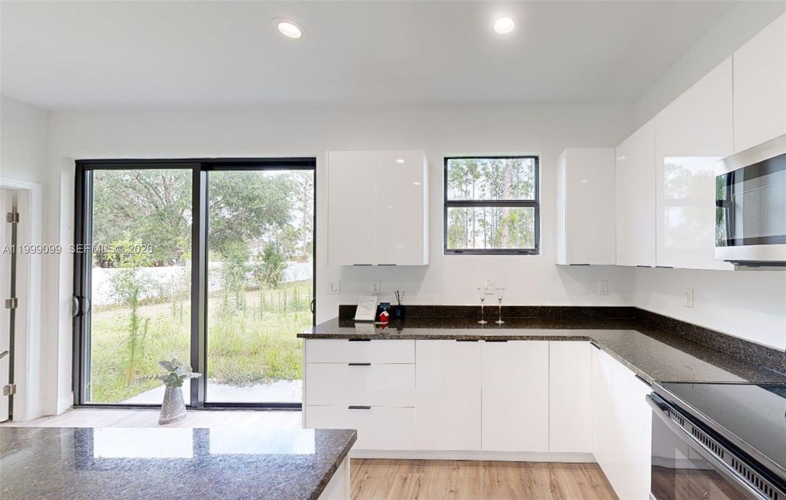 For Sale: $350,000 (3 beds, 2 baths, 1638 Square Feet)
