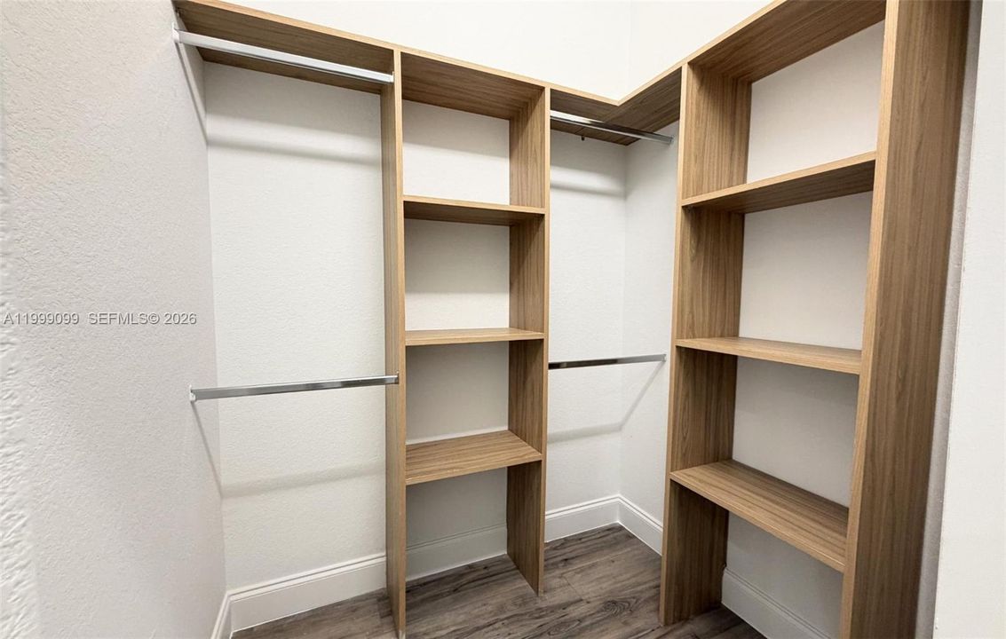 For Sale: $350,000 (3 beds, 2 baths, 1638 Square Feet)