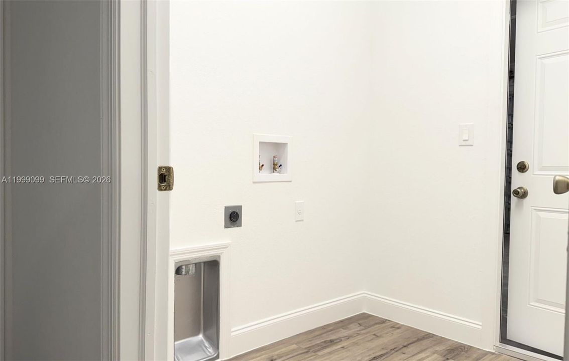 For Sale: $350,000 (3 beds, 2 baths, 1638 Square Feet)