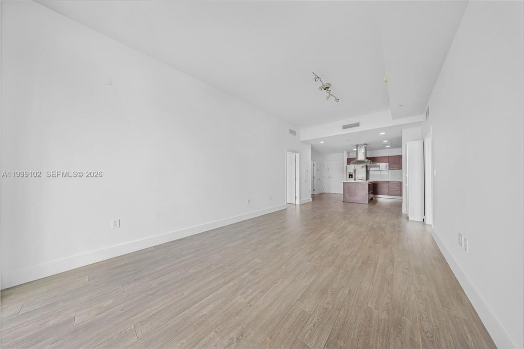Activo con contrato: $3,400 (2 camas, 2 baños, 1113 Pies cuadrados)