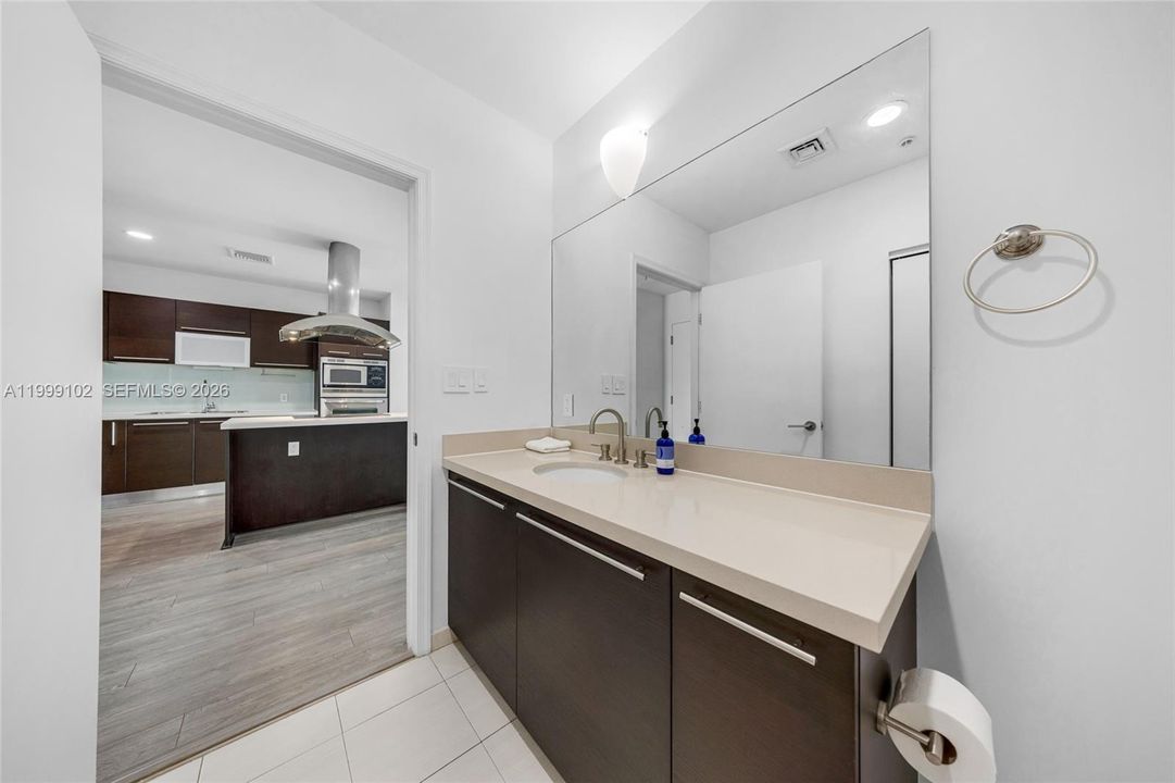 Activo con contrato: $3,400 (2 camas, 2 baños, 1113 Pies cuadrados)