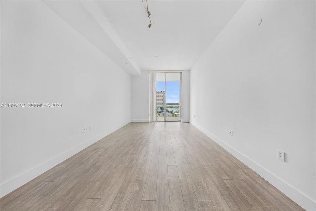 Activo con contrato: $3,400 (2 camas, 2 baños, 1113 Pies cuadrados)