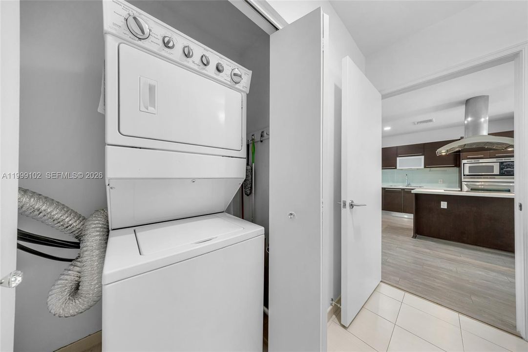 Activo con contrato: $3,400 (2 camas, 2 baños, 1113 Pies cuadrados)