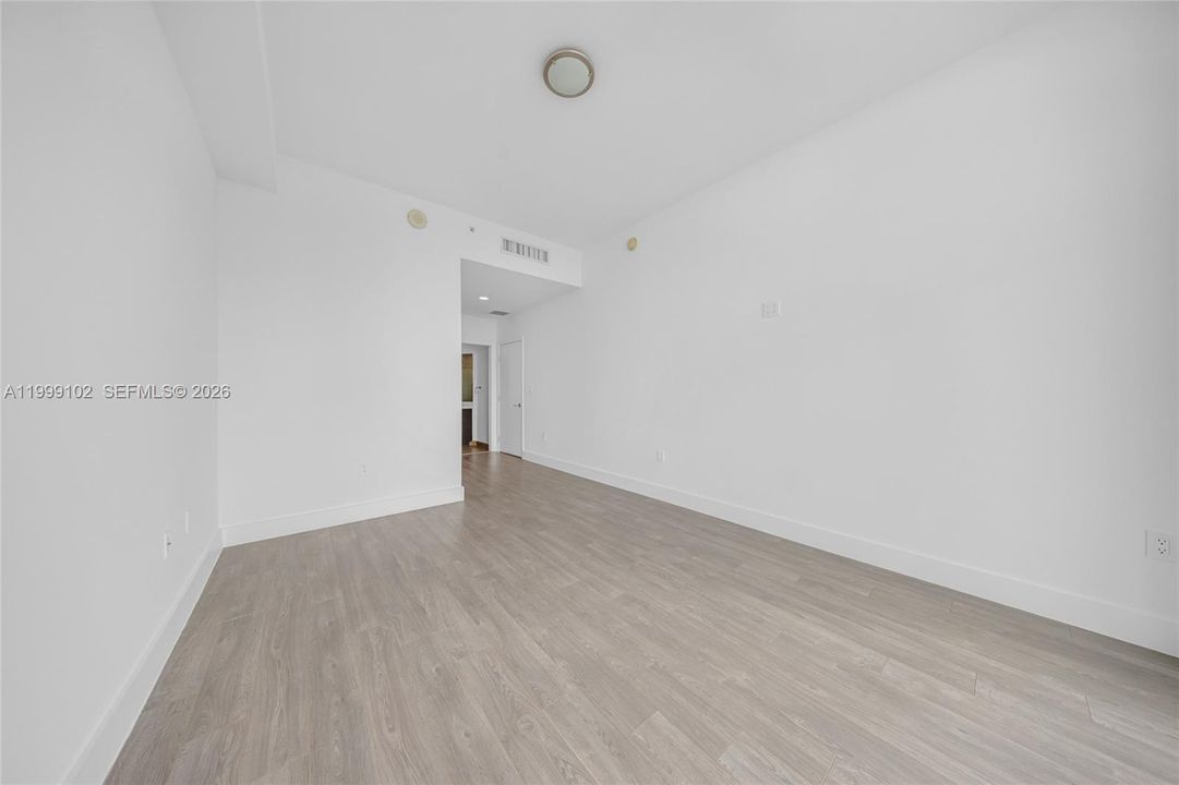 Activo con contrato: $3,400 (2 camas, 2 baños, 1113 Pies cuadrados)