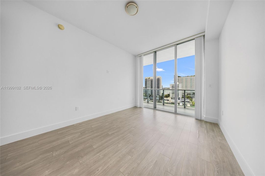 Activo con contrato: $3,400 (2 camas, 2 baños, 1113 Pies cuadrados)