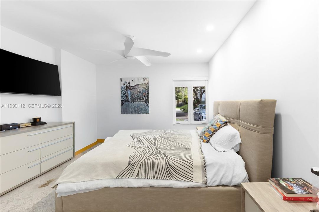 For Sale: $3,750,000 (5 beds, 4 baths, 2700 Square Feet)