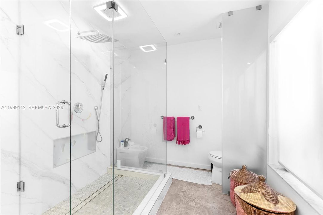 For Sale: $3,750,000 (5 beds, 4 baths, 2700 Square Feet)
