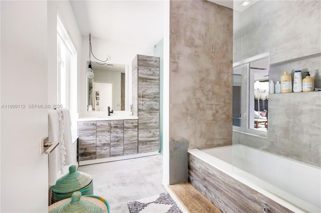 For Sale: $3,750,000 (5 beds, 4 baths, 2700 Square Feet)