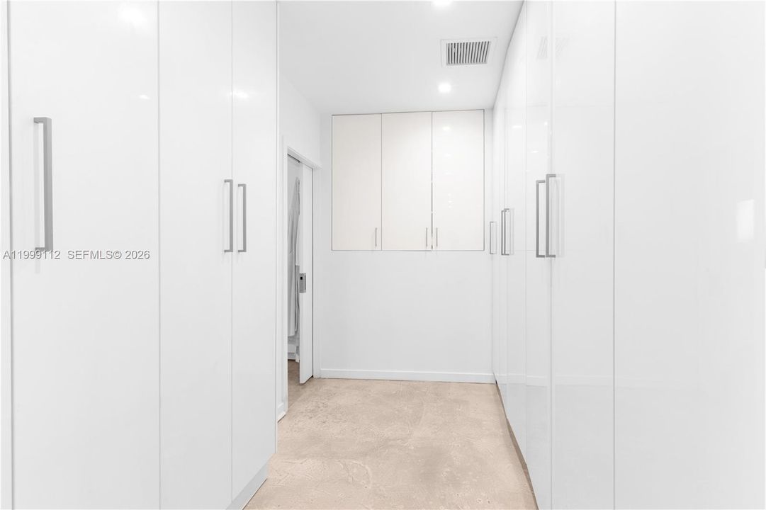 For Sale: $3,750,000 (5 beds, 4 baths, 2700 Square Feet)