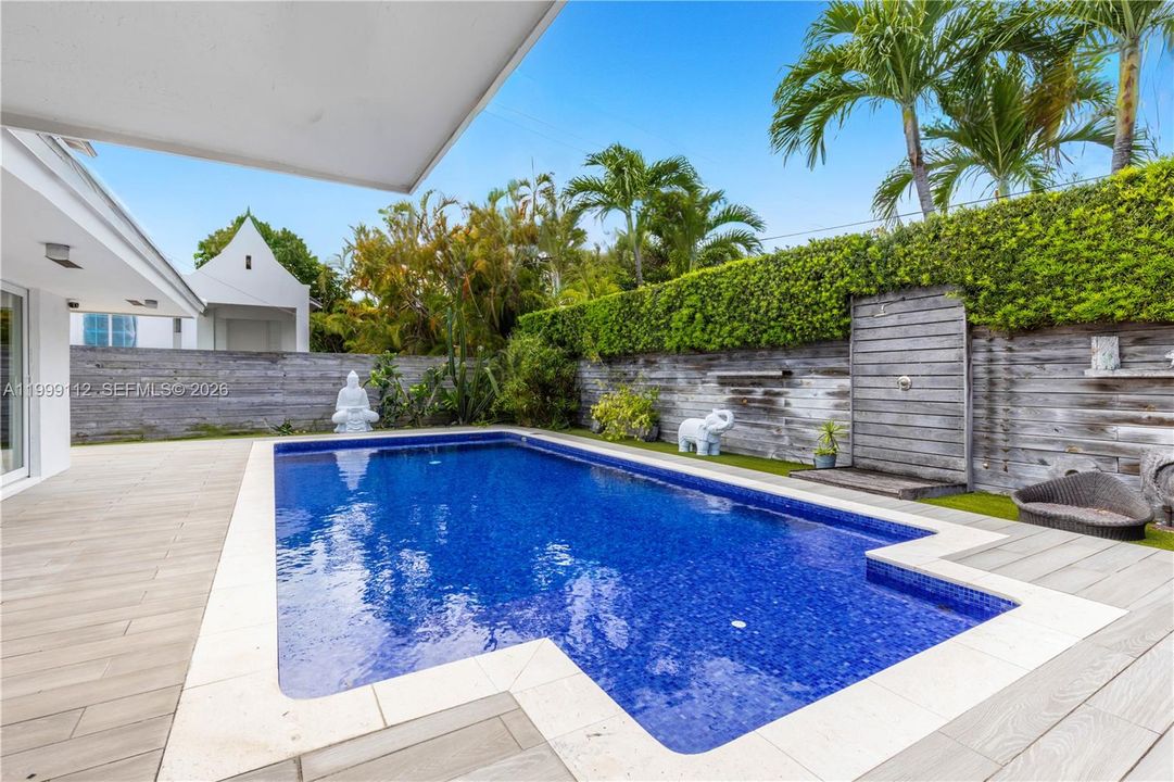 For Sale: $3,750,000 (5 beds, 4 baths, 2700 Square Feet)