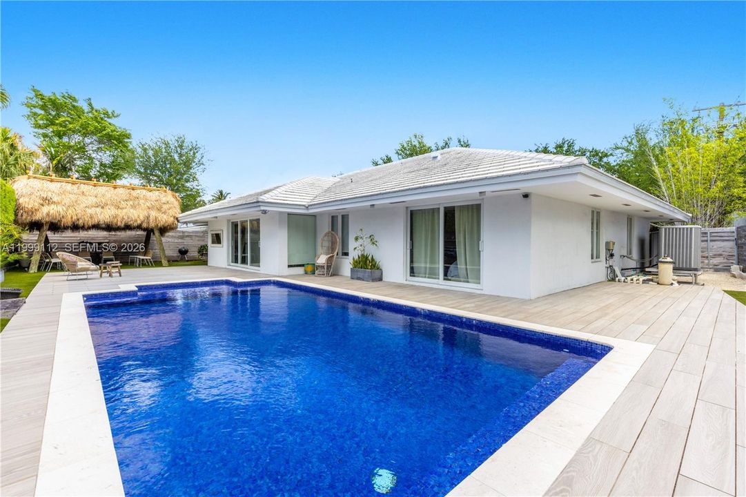 For Sale: $3,750,000 (5 beds, 4 baths, 2700 Square Feet)