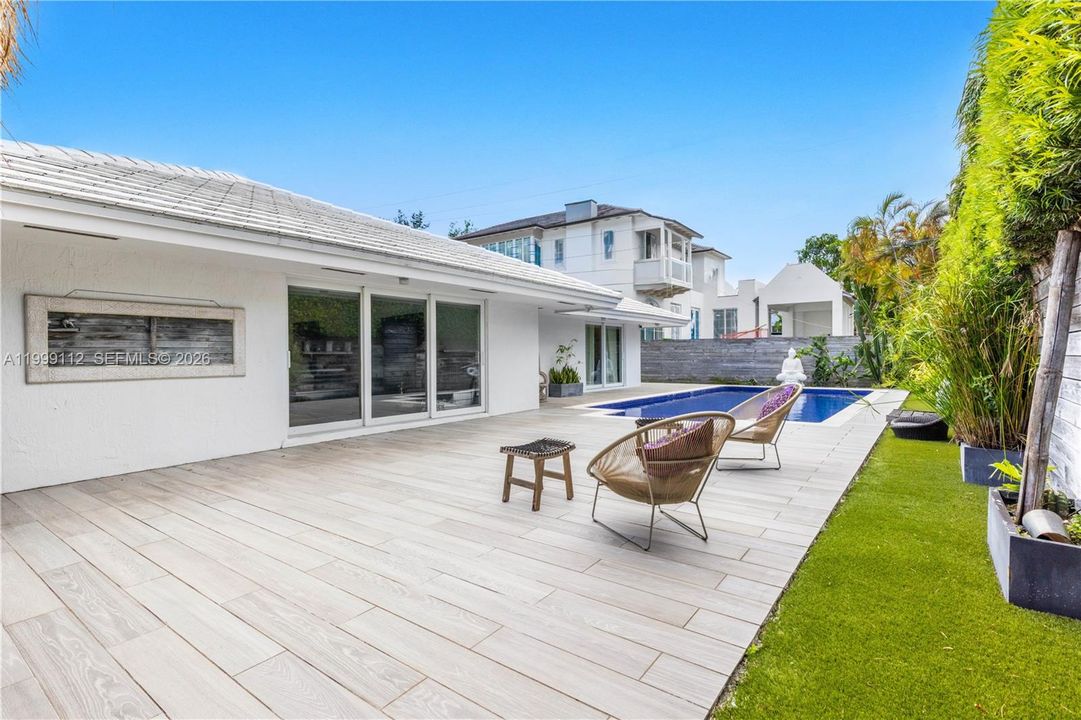 For Sale: $3,750,000 (5 beds, 4 baths, 2700 Square Feet)