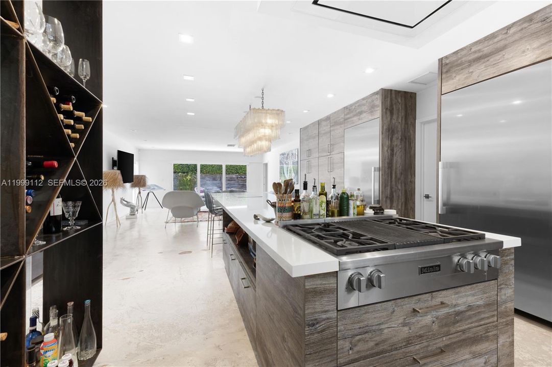 For Sale: $3,750,000 (5 beds, 4 baths, 2700 Square Feet)