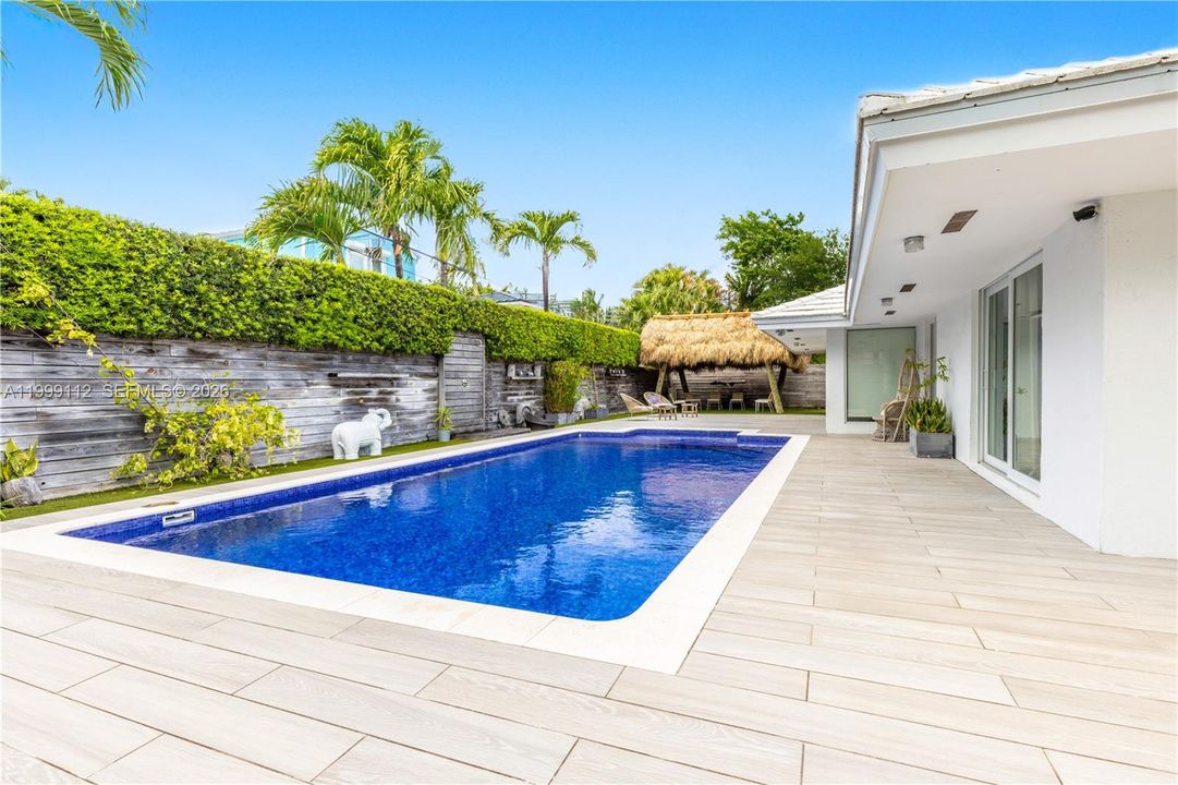 For Sale: $3,750,000 (5 beds, 4 baths, 2700 Square Feet)