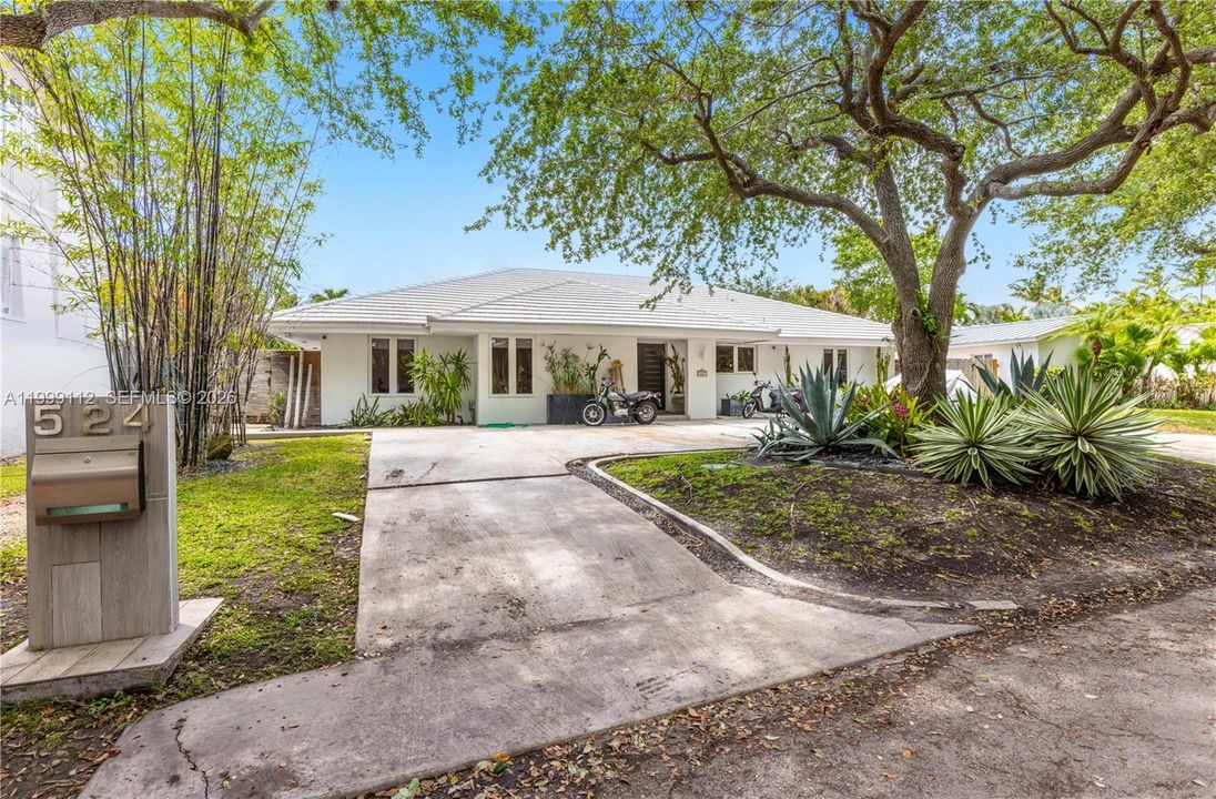For Sale: $3,750,000 (5 beds, 4 baths, 2700 Square Feet)