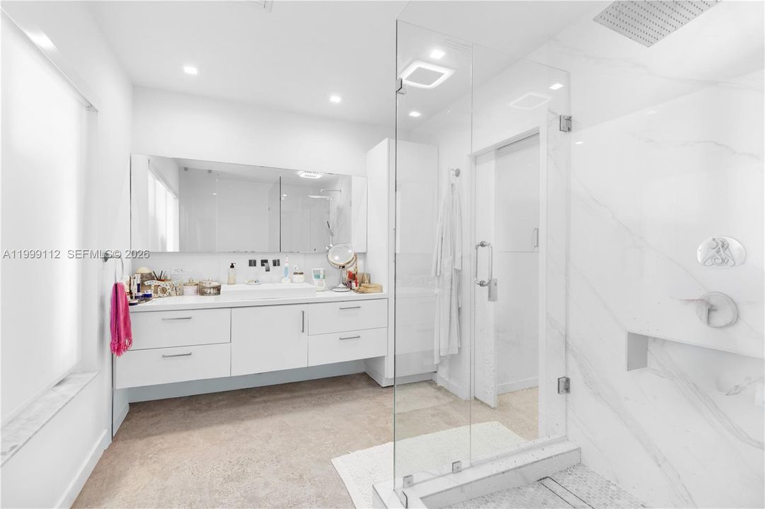 For Sale: $3,750,000 (5 beds, 4 baths, 2700 Square Feet)