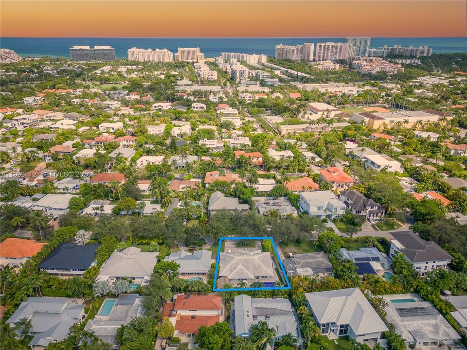 For Sale: $3,750,000 (5 beds, 4 baths, 2700 Square Feet)