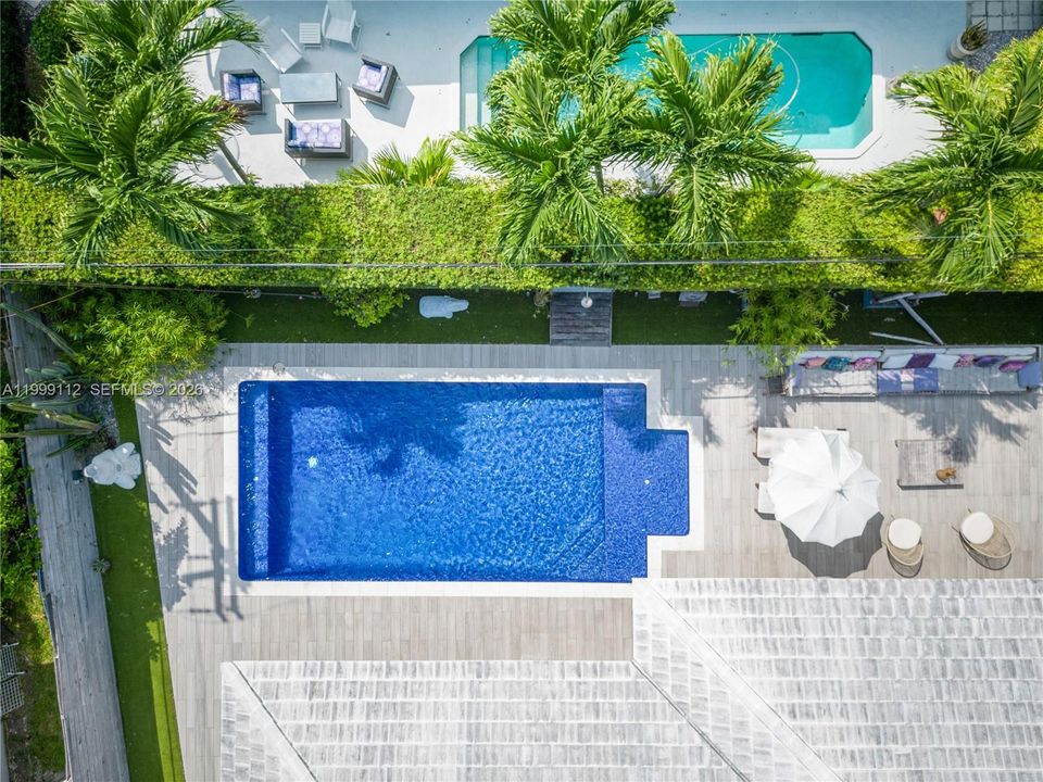 For Sale: $3,750,000 (5 beds, 4 baths, 2700 Square Feet)