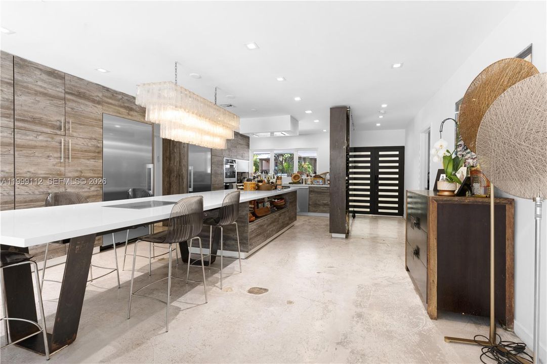 For Sale: $3,750,000 (5 beds, 4 baths, 2700 Square Feet)