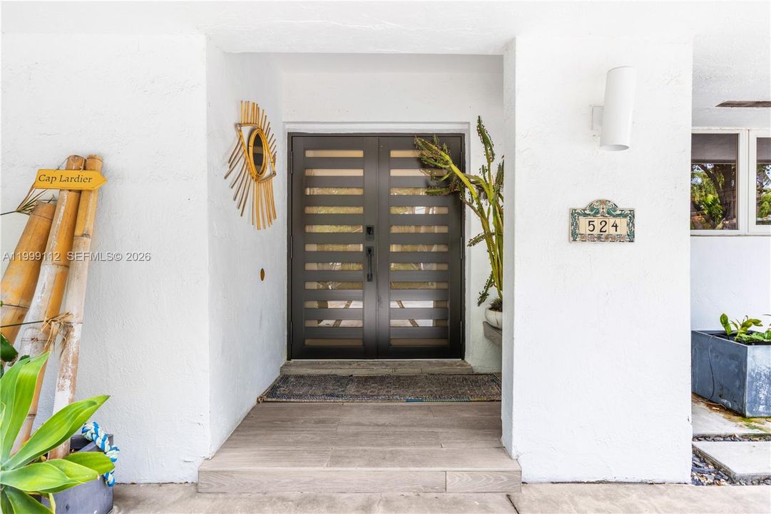 For Sale: $3,750,000 (5 beds, 4 baths, 2700 Square Feet)