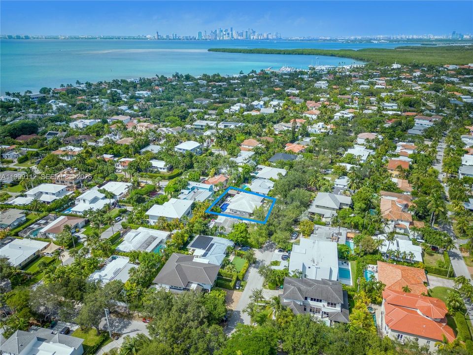For Sale: $3,750,000 (5 beds, 4 baths, 2700 Square Feet)