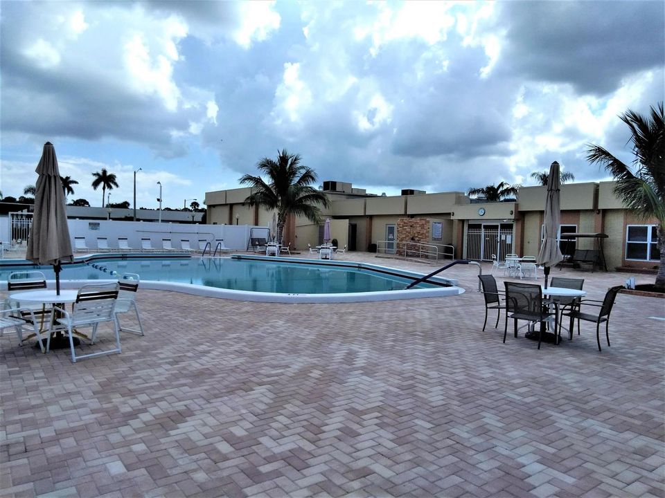 HEATED POOL 2