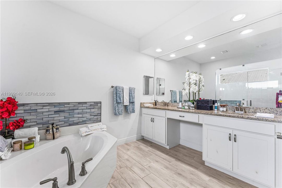 For Sale: $519,999 (4 beds, 3 baths, 2525 Square Feet)