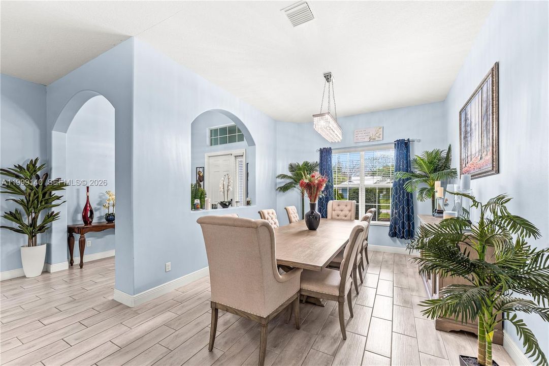 For Sale: $519,999 (4 beds, 3 baths, 2525 Square Feet)